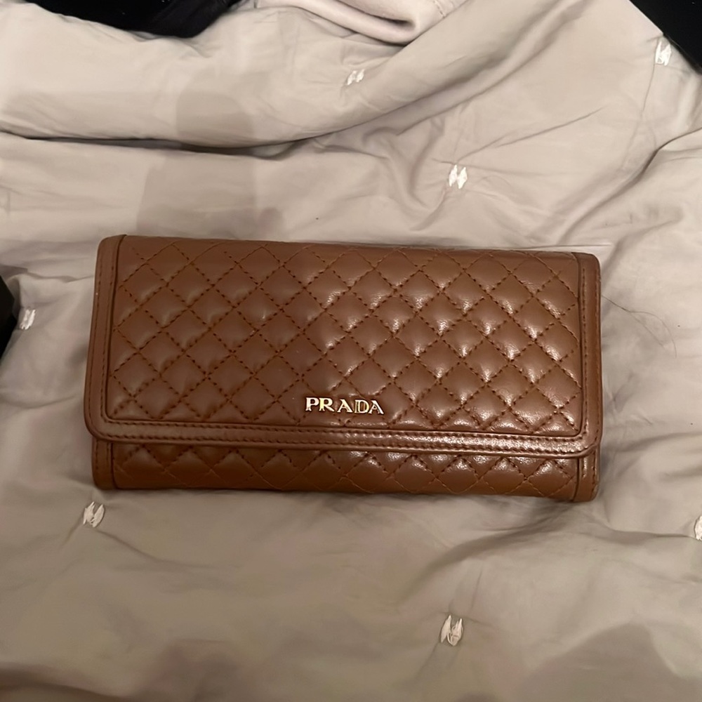 prada wallet